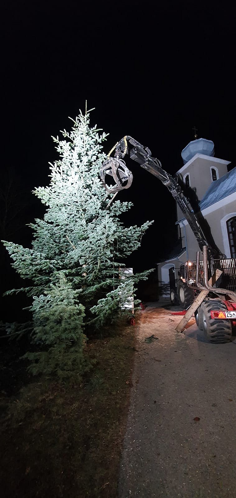 Christbaum vor Kirche aufstellen 2022
