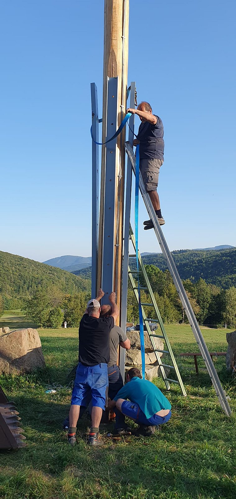 Wiederaufstellung des Friedenskreuzes